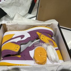 Jordan 1 Retro High OG  Yellow & Pink 