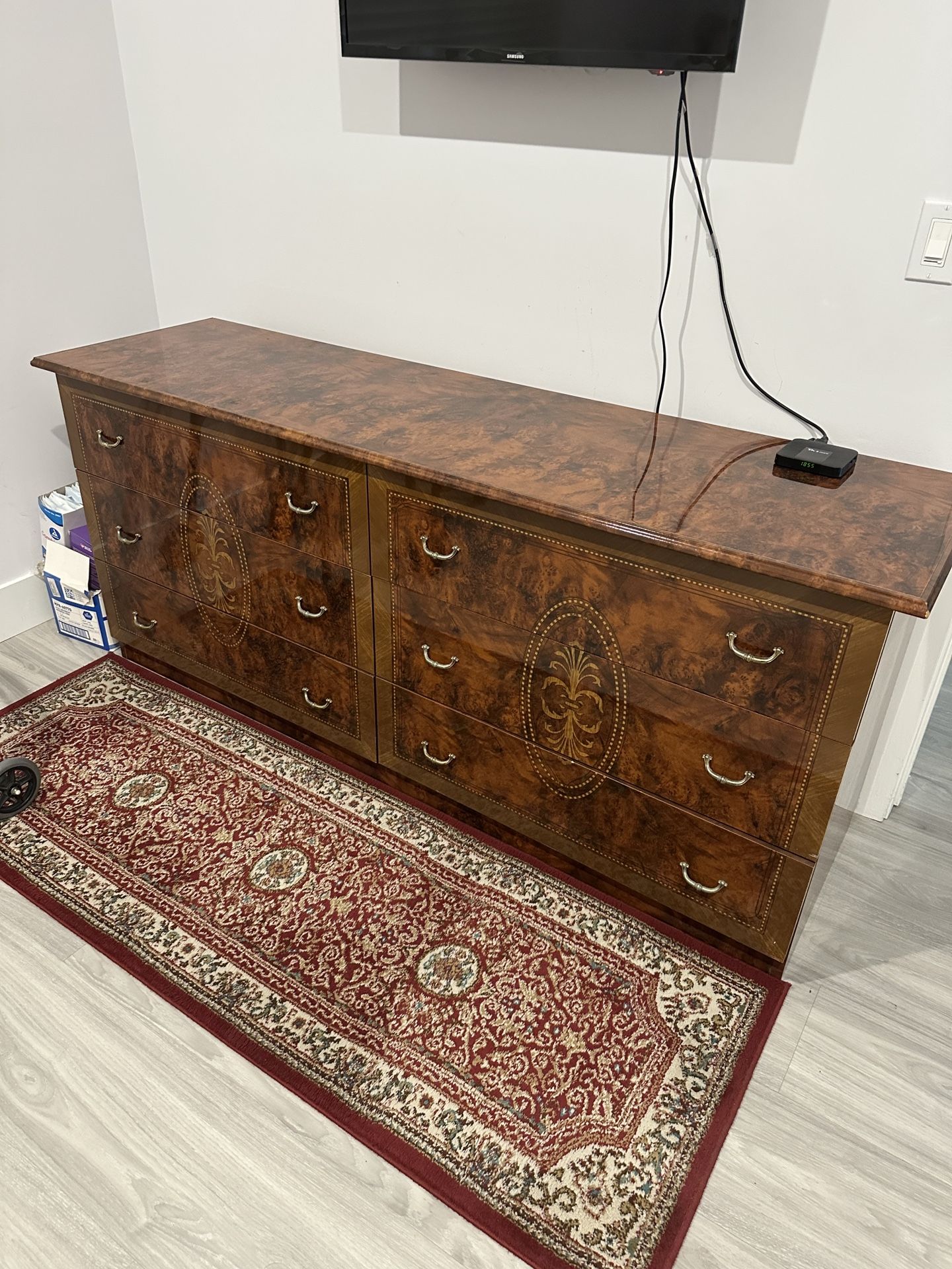 Big Dresser