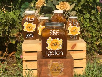 Raw and unfiltered honey with honeycom🐝🍯