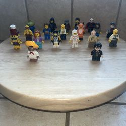 20 Lego Minifigures 