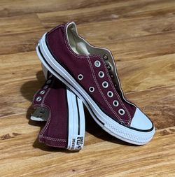Converse All Star Chuck Taylor Low Top Sneaker Women’s 7 Red Maroon Ox Burgundy