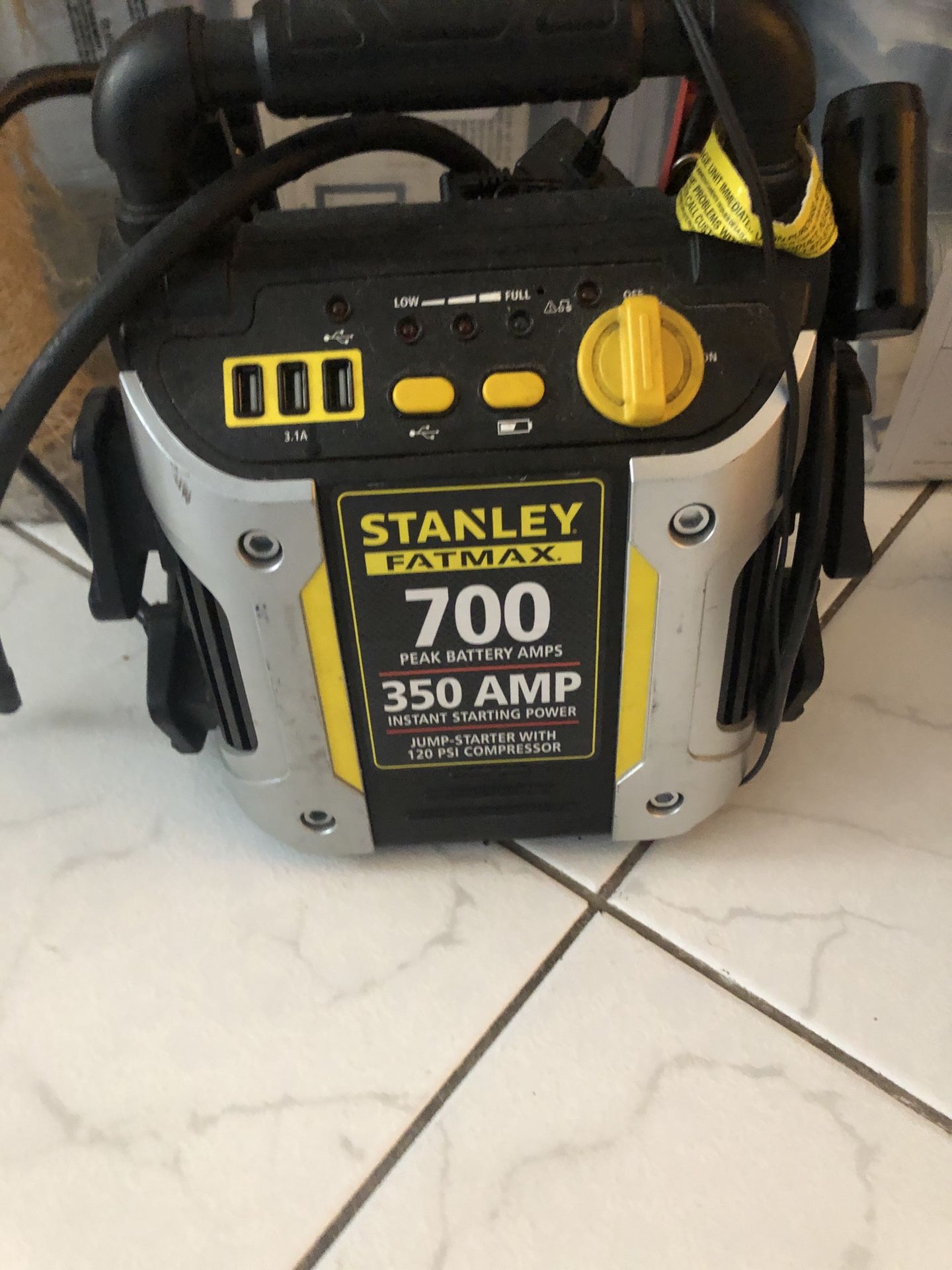Stanley FATMAX 700 Peak Battery 350 Amp Jump Starter 120 PSI Compressor