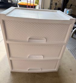 Free Plastic drawers with wheels