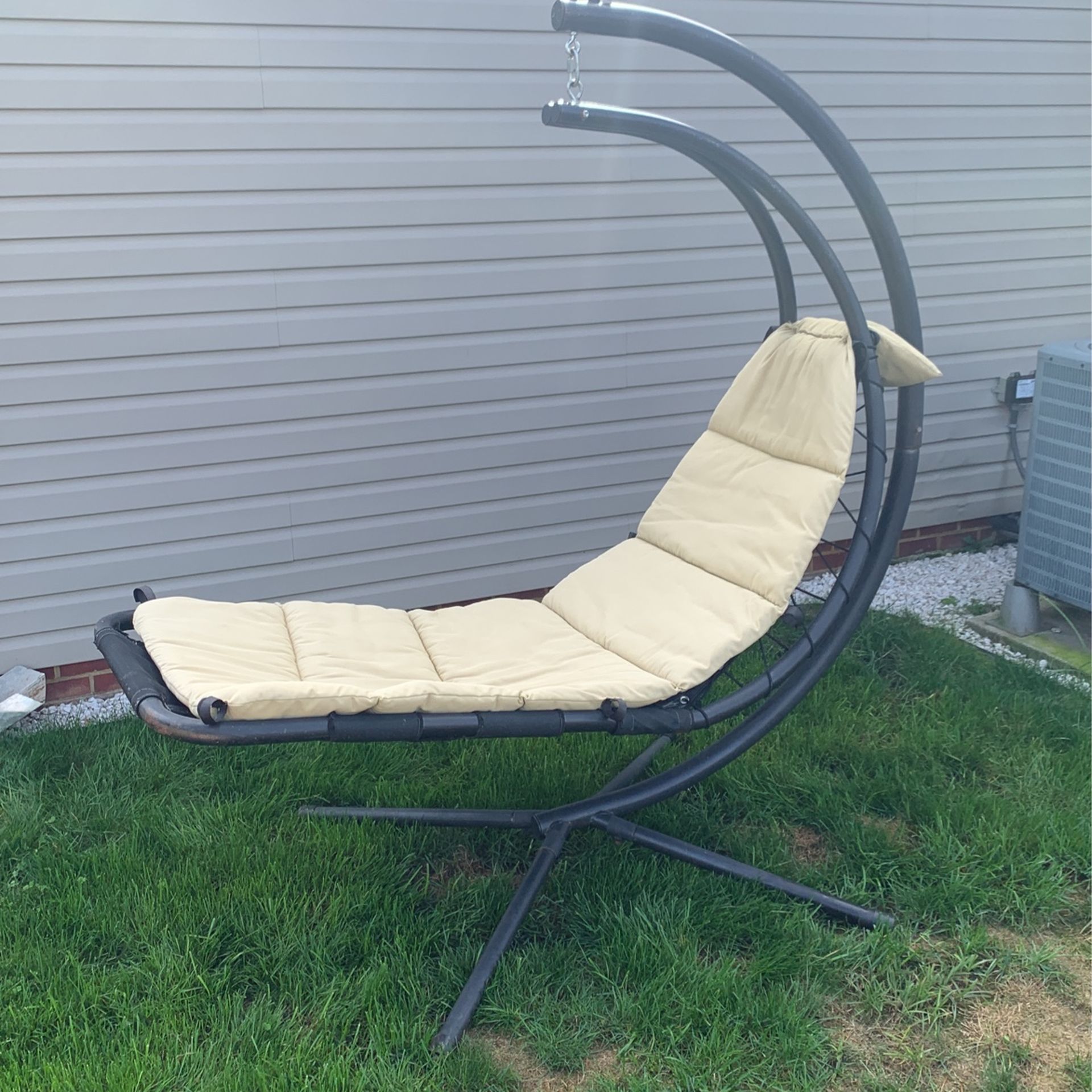 Hanging Curved Chair