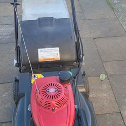 HONDA HRX217 GCV190 SELF PROPELLED LAWN MOWER. 