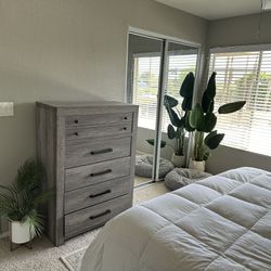 Grey Wooden Bedroom Set With King Matress