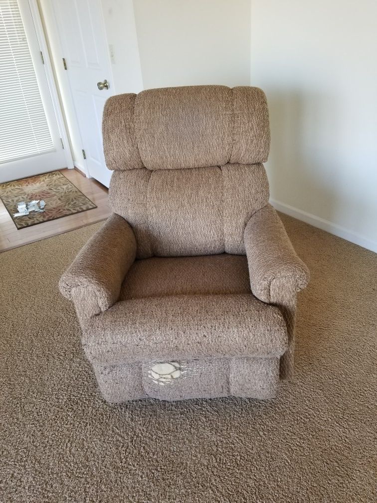 Lazyboy recliner for Sale in Louisville, KY OfferUp