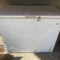 $50 Working chest FREEZER BOX GENERAL ELECTRIC
