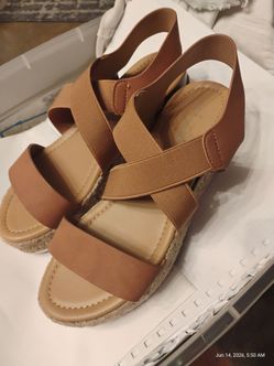 TOP MODA.Sandals 8.5   espadrille-style platform wedge  crisscrossed faux elastic straps a jute-wrapped sole.
