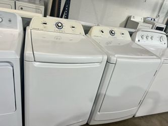 Washer and dryer set Frigidaire brand