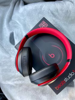 Beats By Dre Beats Studio 3 wireless headphones