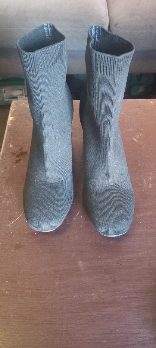 MIA Erika Ankle Boots Size 9