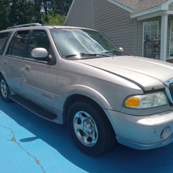 2000 Lincoln Navigator First _$2200. Can Drive It Home Today