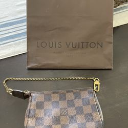 Never full Louis Vuitton purse for Sale in Laveen Village, AZ - OfferUp