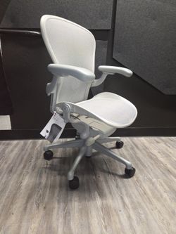 Herman Miller Aeron Remastered Size B White