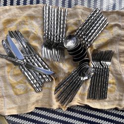 Hampton Forge – 38 Piece Flatware Set