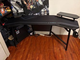 Gaming desk