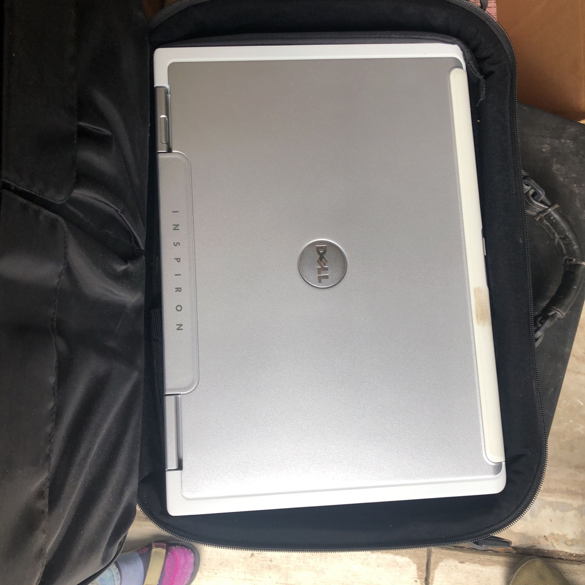 Dell Inspiration Windows XP Home Edition Laptop