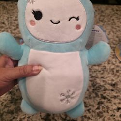 Squishmallows Hug Mees Yollie The Yeti