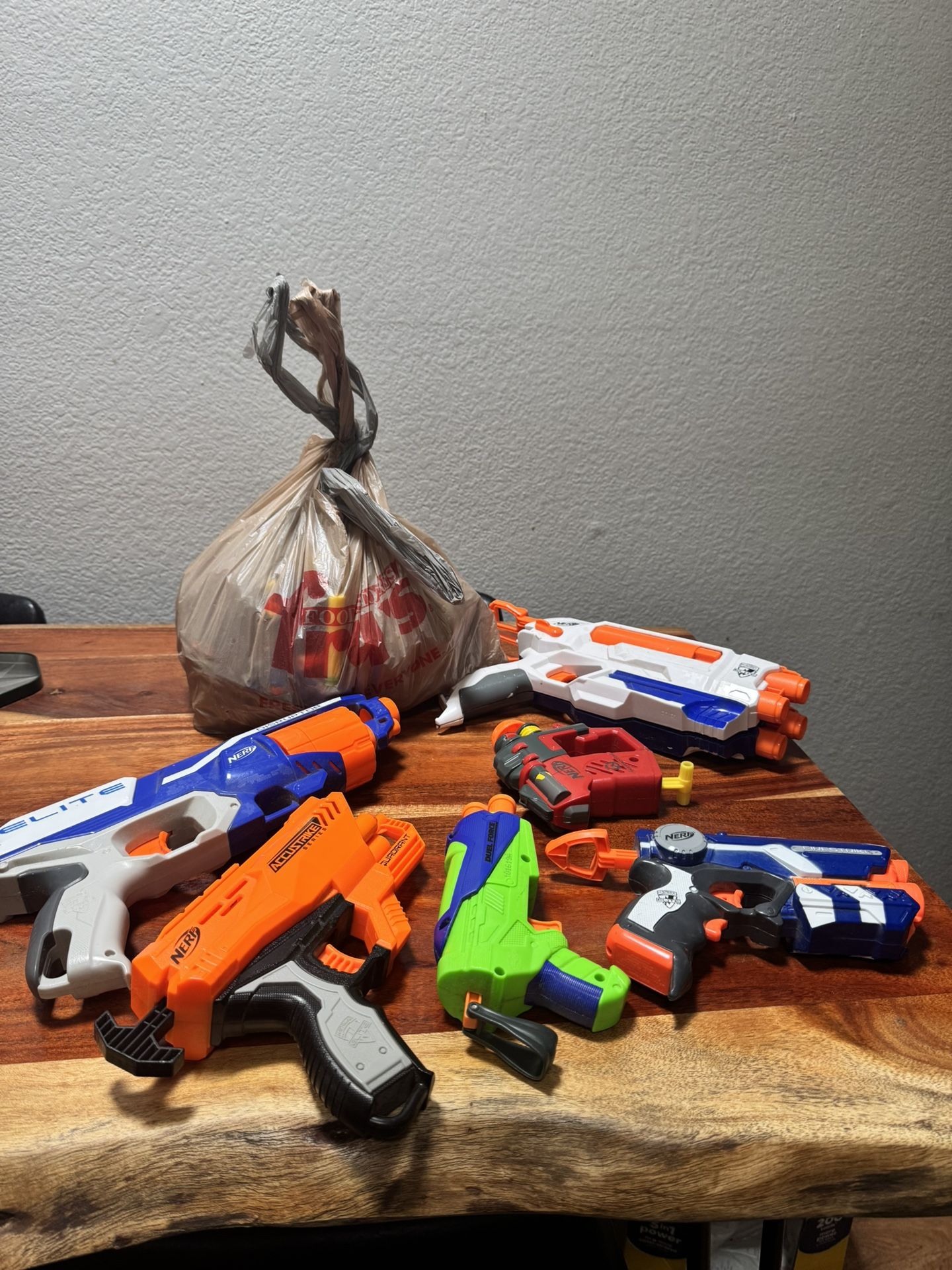Nerf Guns W bullets