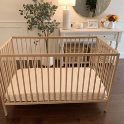 Ikea Sniglar Crib, Graco Premium Mattress, Organic Mattress Protector + Burt’s Bees Organic Sheets