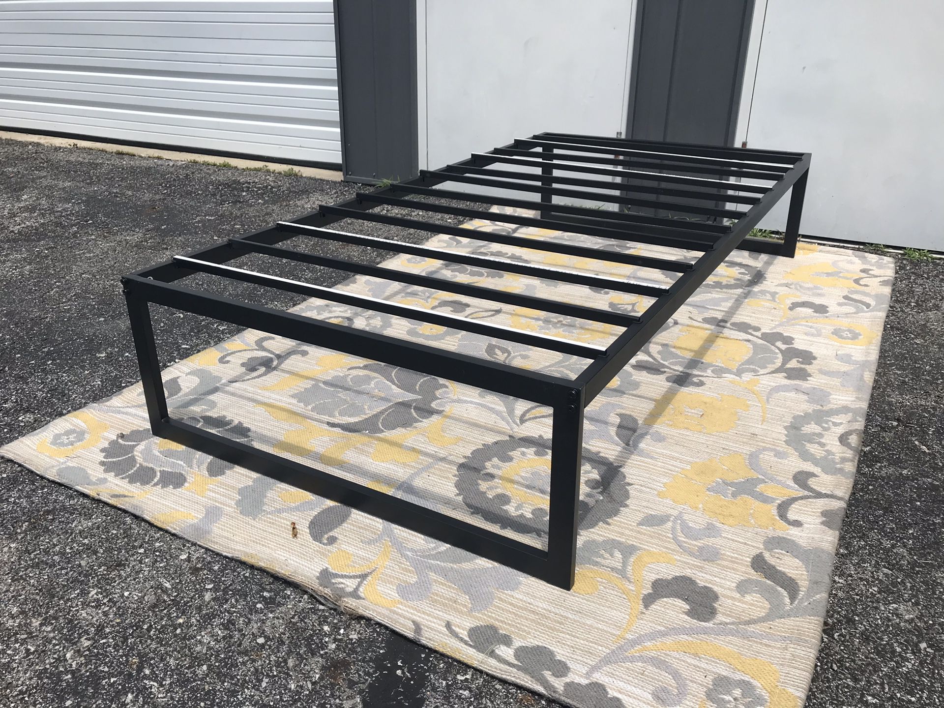 New twin size platform bed frame