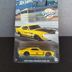 Hot Wheels Vintage Racing Club Yellow 1969 Ford Mustang Boss 302 
