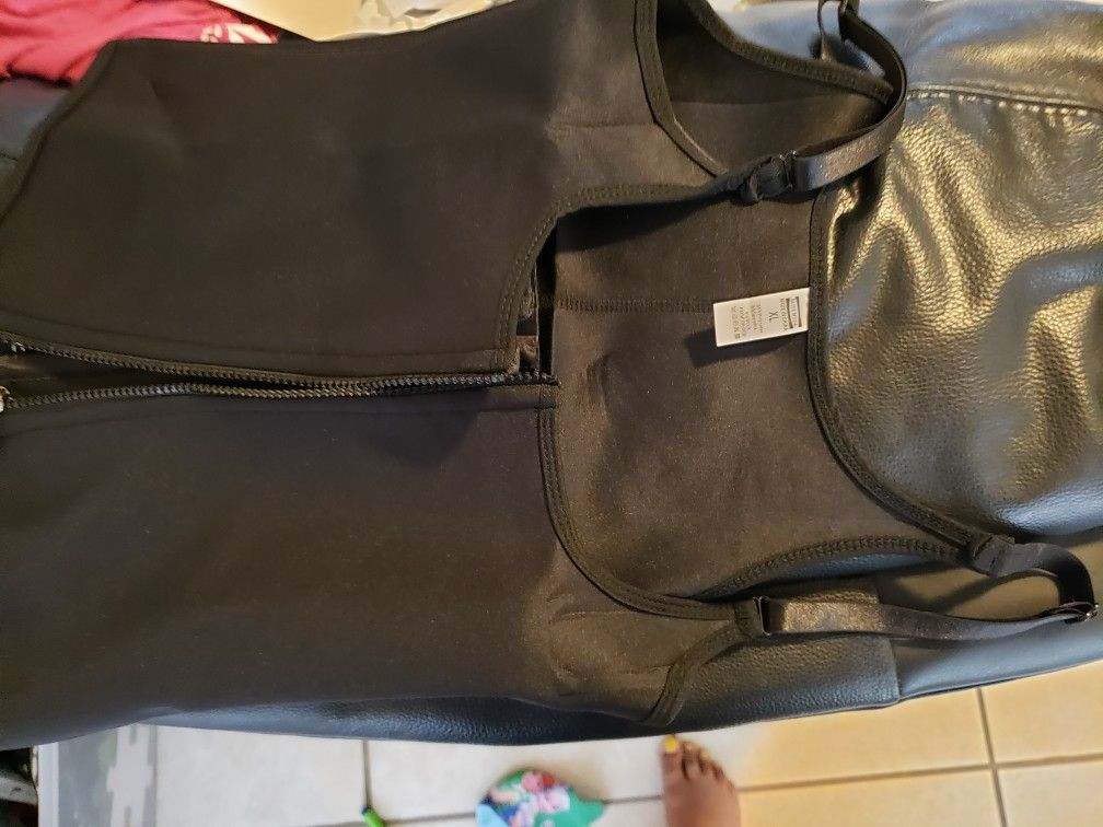 XL Faja. Brand New. Never Worn. Black Has Straps Inner Corset And Zipper