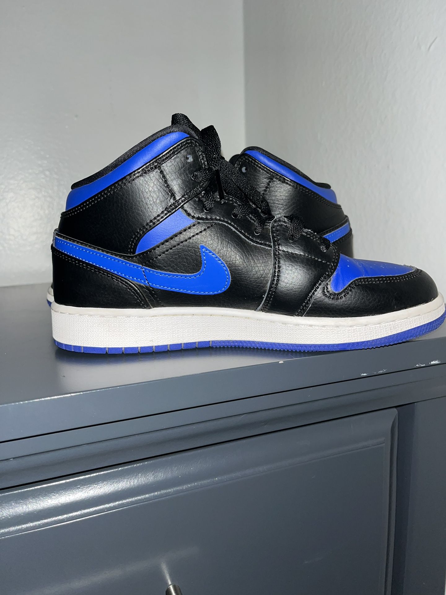 Jordan 1’s royal blue size 7