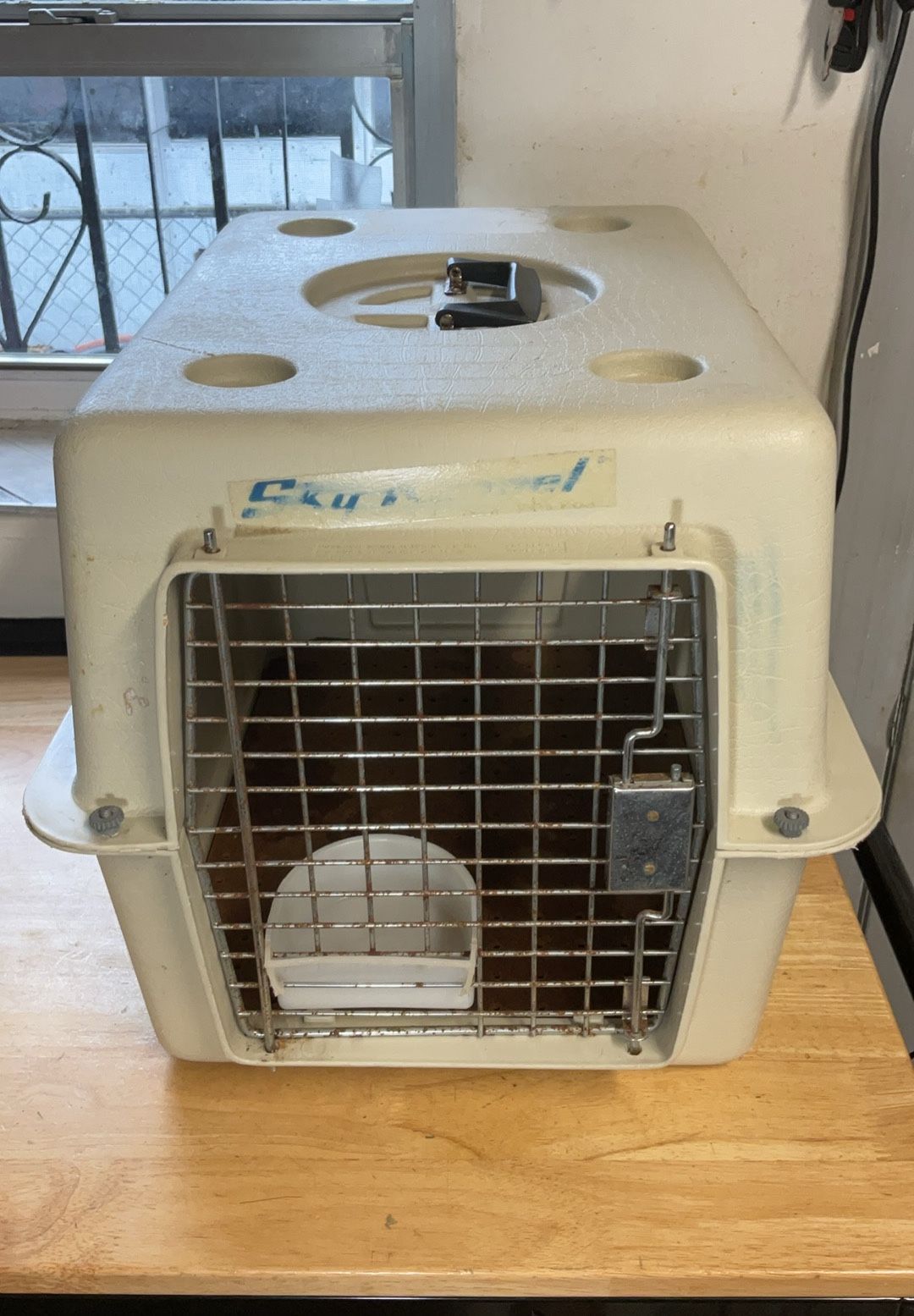 Petmate Sky Kennel - For Air and Travel, Airline Compliant Dog Crate for Pets up to 15 lbs, Heavy Duty Dog Kennel, Made in the USA- 21 Inches