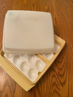 Tupperware Deviled Egg keeper / carrier