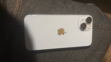 iphone14 w/charger and new cases and screen protectors