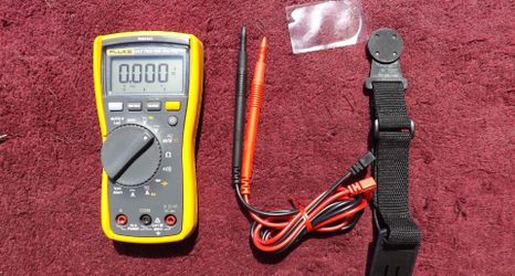 FLUKE 117 *MINT!* TRUE RMS HIGH-PERFORMANCE MULTIMETER--TOP OF THE LINE!