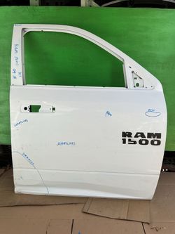 FRONT DOOR 1500 RAM 2500 RIGHT SIDE 2009 2010 2011 2012 2013 2014 2015 2016 2017 2018 OEM