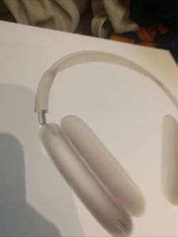 AirPod maxes starlight