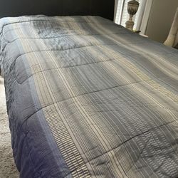 Full/queen Reversable Comfirter 