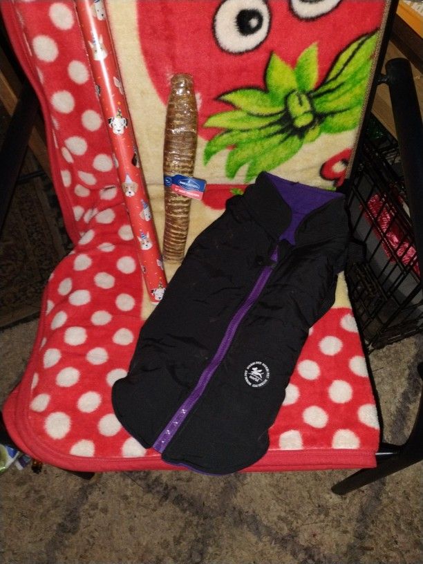 Norby Pet Jacket With Gift Wrapping Paper And Chew Toy