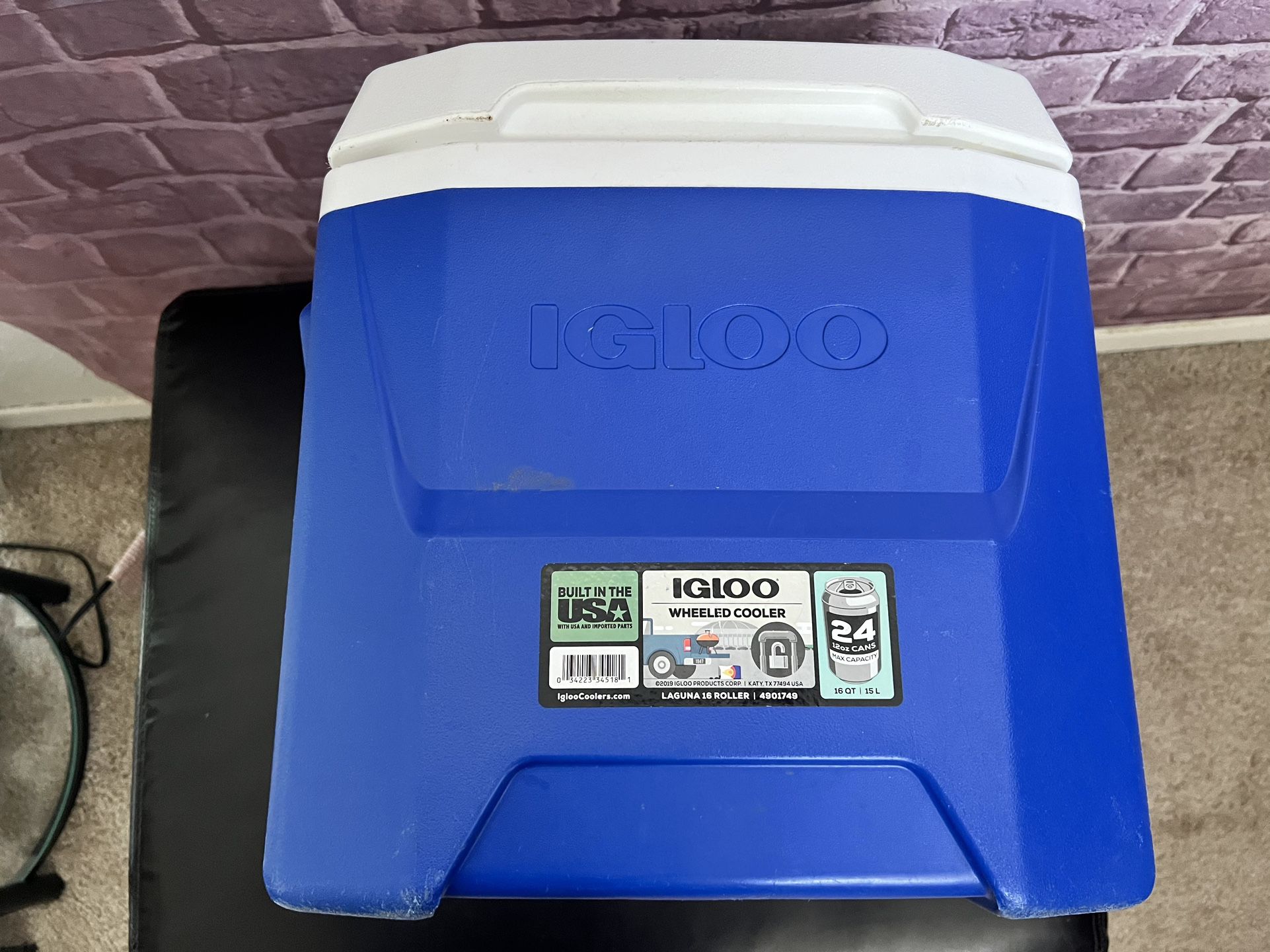 Igloo 16 Quarts Cooler With Wheels