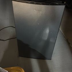 Midea Mini Fridge 