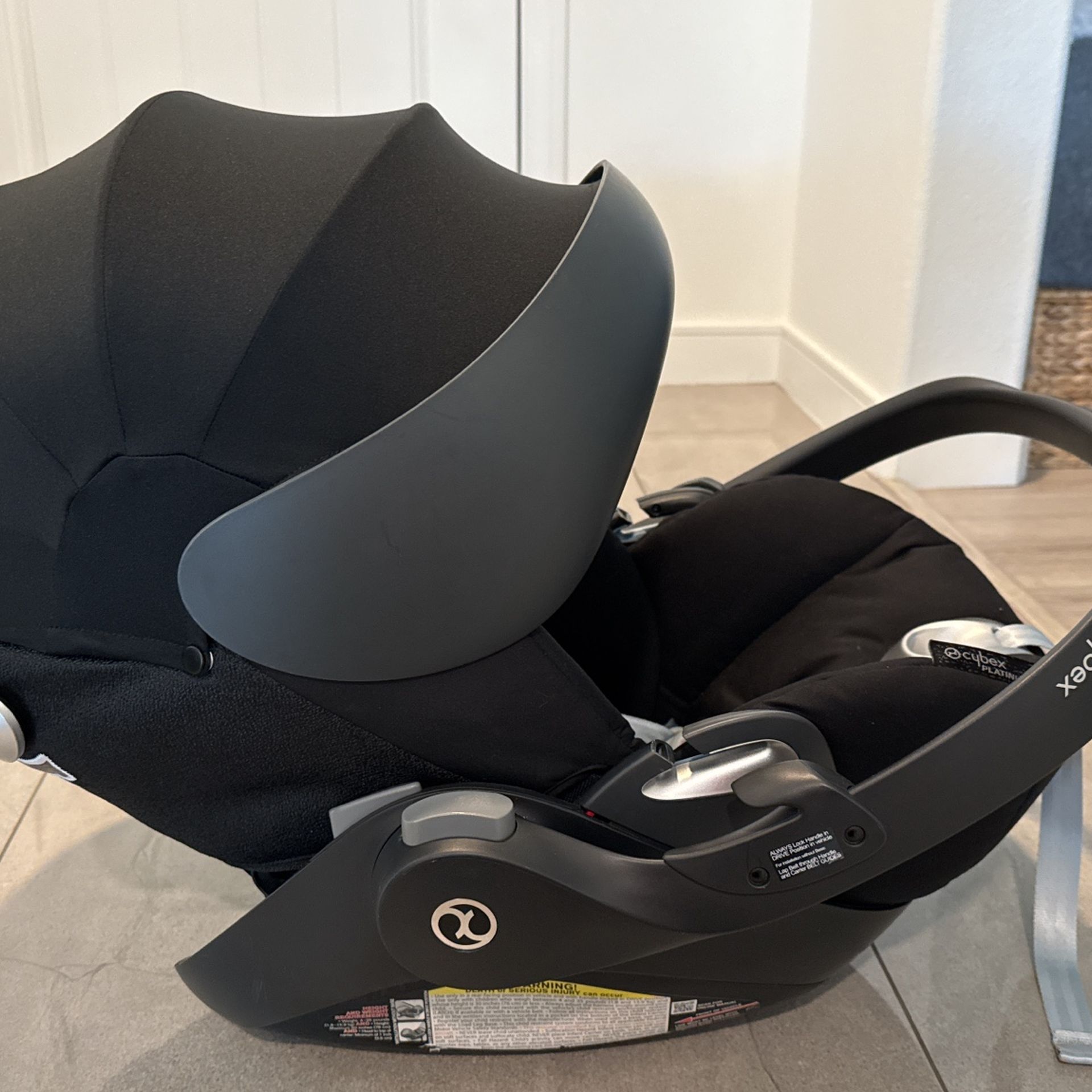 Cybex Cloud Q Infant Carseat with Leg Base