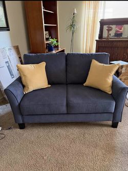 Couch In Great Conditions 