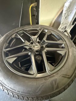 Mercedes g63 wheels and tires like new