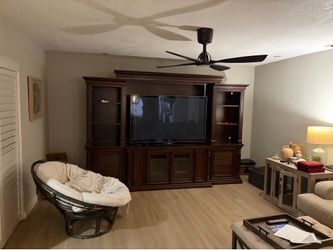 Entertainment center