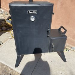 Dyna-Glo wide body Vertical Smoker