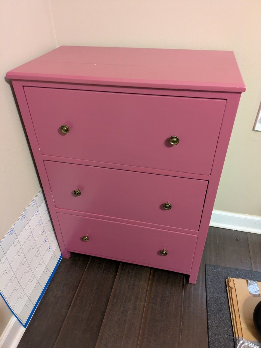 Wood Dresser, 3 Drawers, Sturdy.  Pink.  Great Condition.  