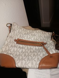 Michael kors falling medium messenger bag