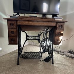 Singer Sewing Machine 