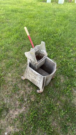 Mop Bucket With Down Press Wringer