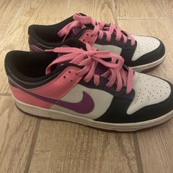 Women’s size 10 Nike