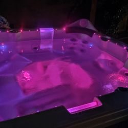 6 Person Hot Tub